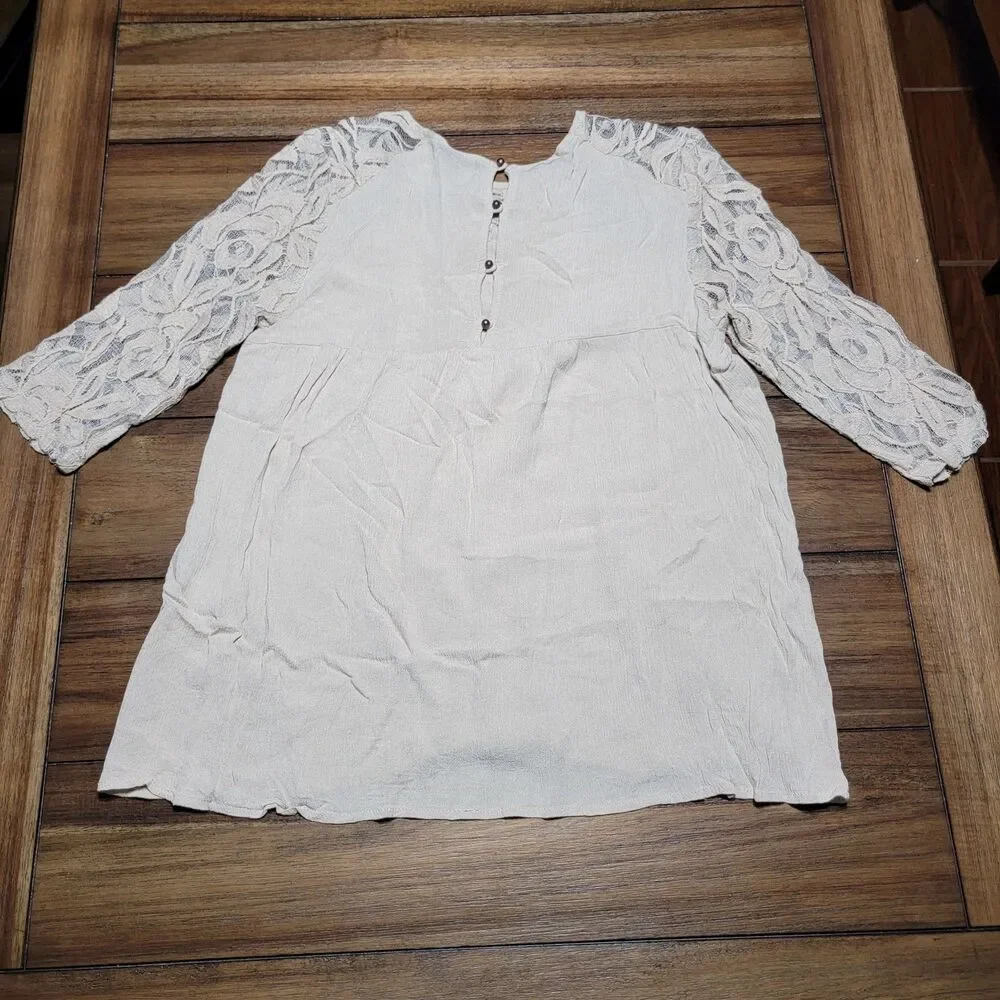 Hannah Blouse Light Tan Lace 3 Quarter Sleeve - Size Medium